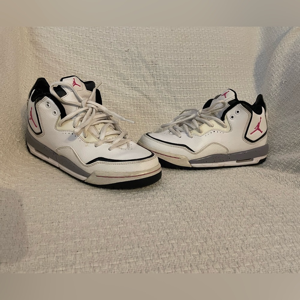 Youth Jordan sneakers size 6.5 pink and white